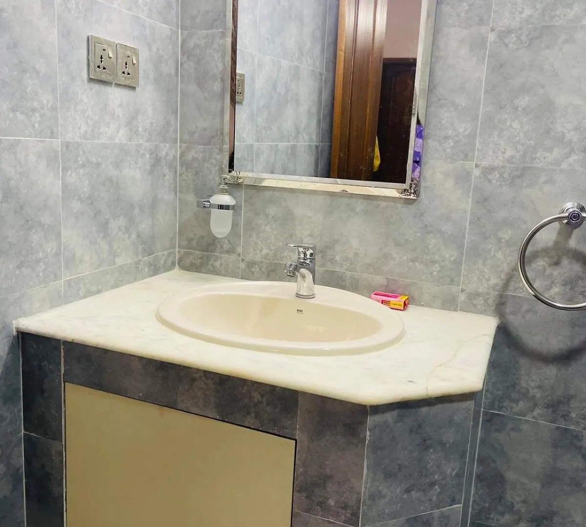 Uttara Luxury Apartment Near Airport & Metro Дакка Бангладеш